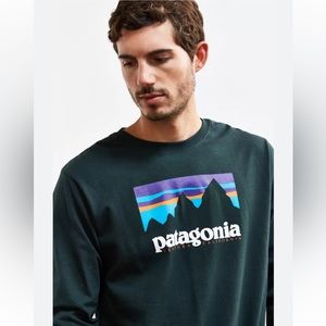 Patagonia Shop Sticker Long Sleeve T-Shirt Men’s M Green Graphic‎ Logo Tee